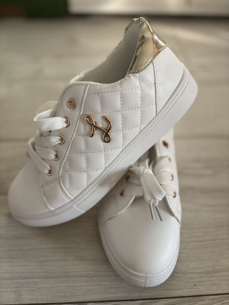 Nowe buty damskie białe pikowane ze złotym - rozmiar 38 adidasy