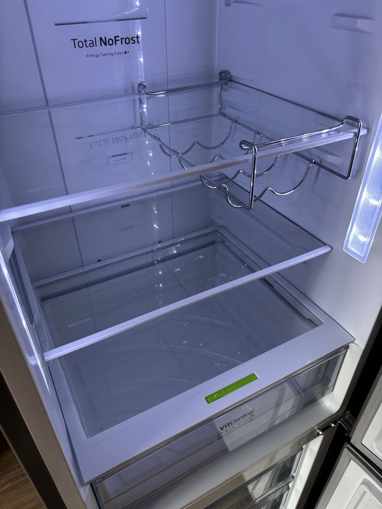 Lodówka chłodziarko-zamrażarka Amica FK3356N.2DFX Inox No Frost 185cm