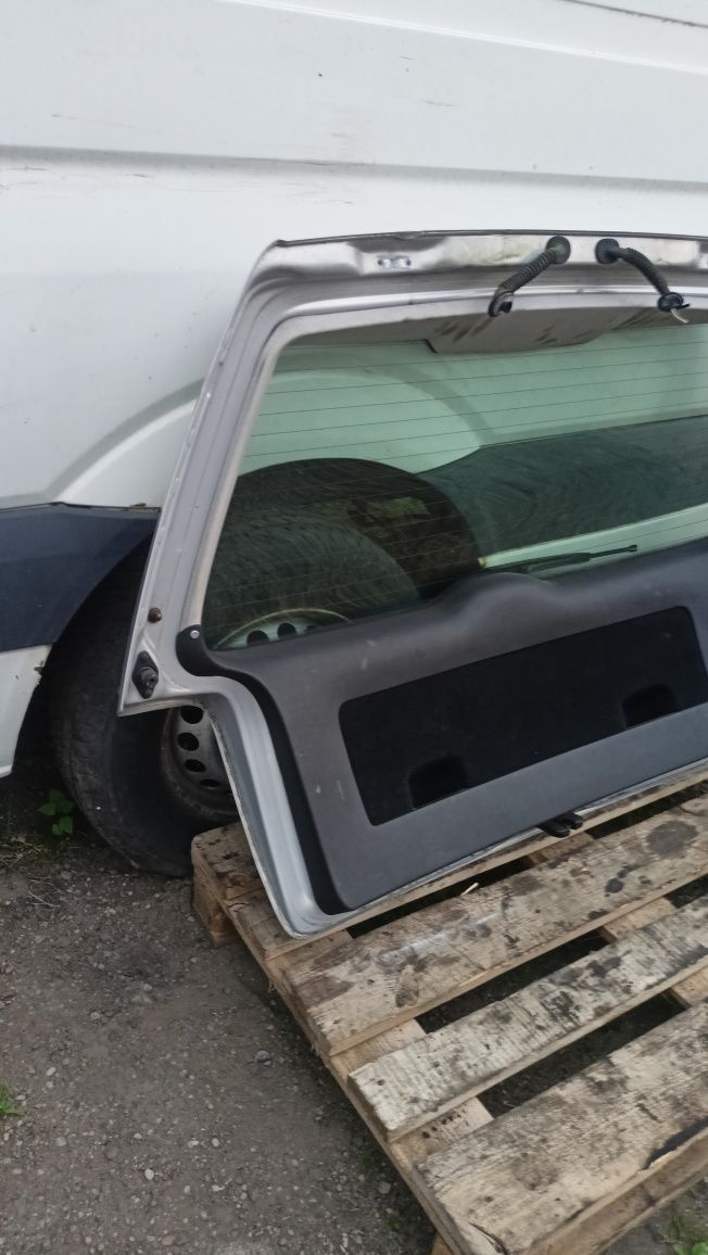 VW Passat B5 combi klapa tylna kpl srebrna