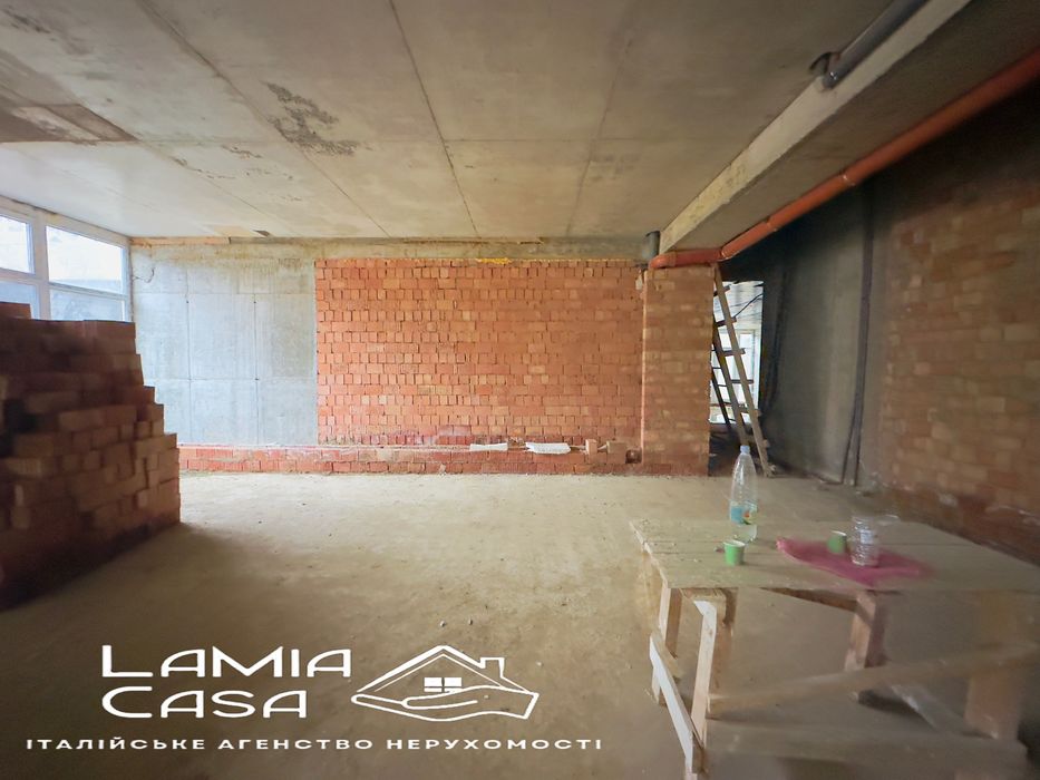 Продаж комерційного приміщення в новобудові по Руській