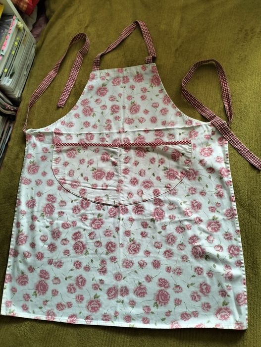 Fartuch kuchenny w różany wzór; 100% bawełna