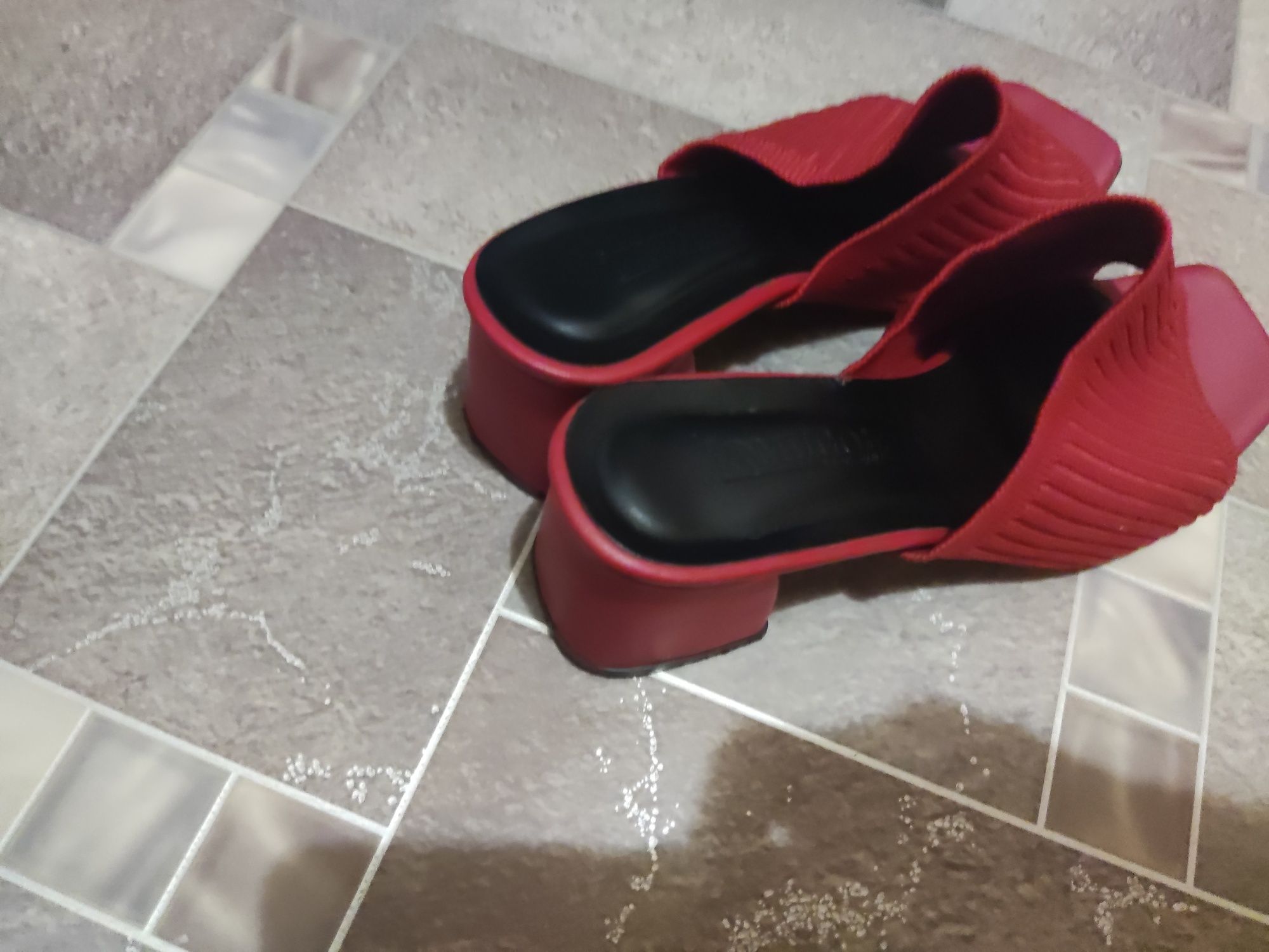 Продам шлепки красние,женские,размер 40