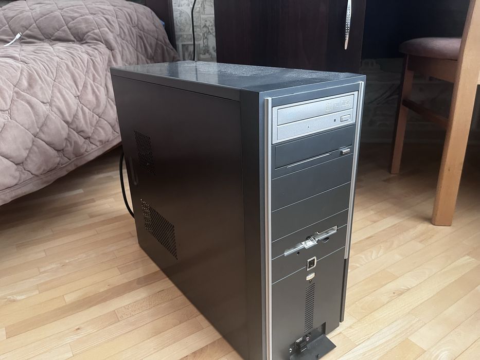 Старенький пк разом із монітором