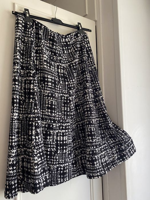 Saia clássica padrão preto e branco | L