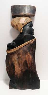Figura africana em madeira, em bom estado