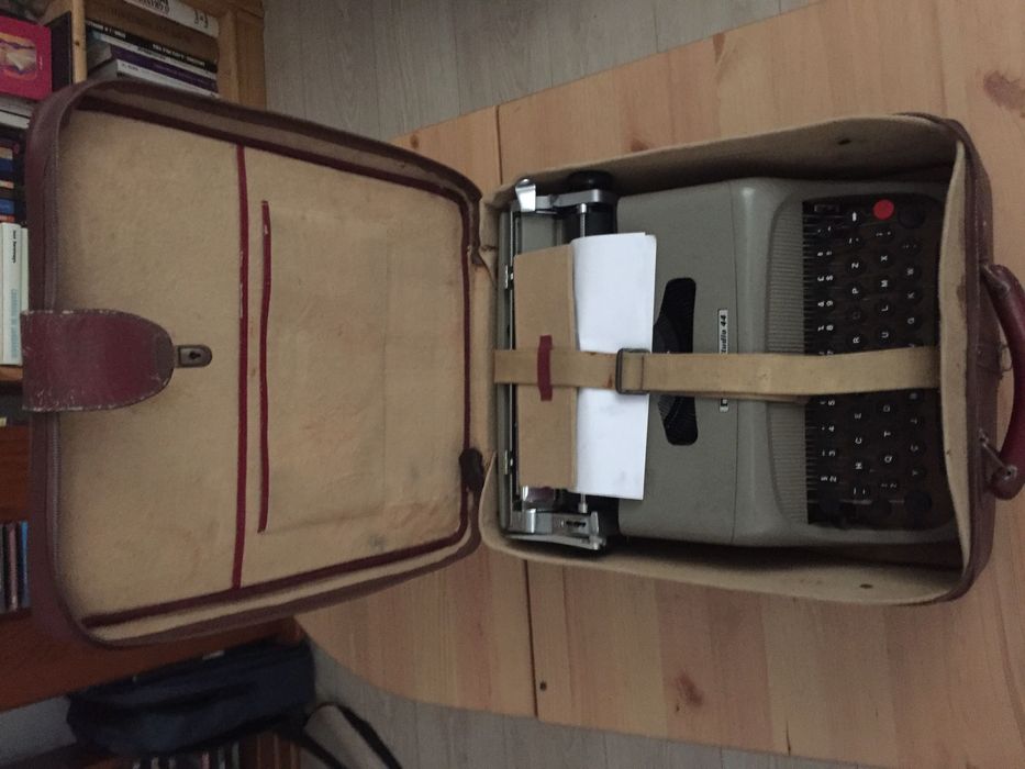 * Olivetti Studio 44 ** Underwood Four Banks