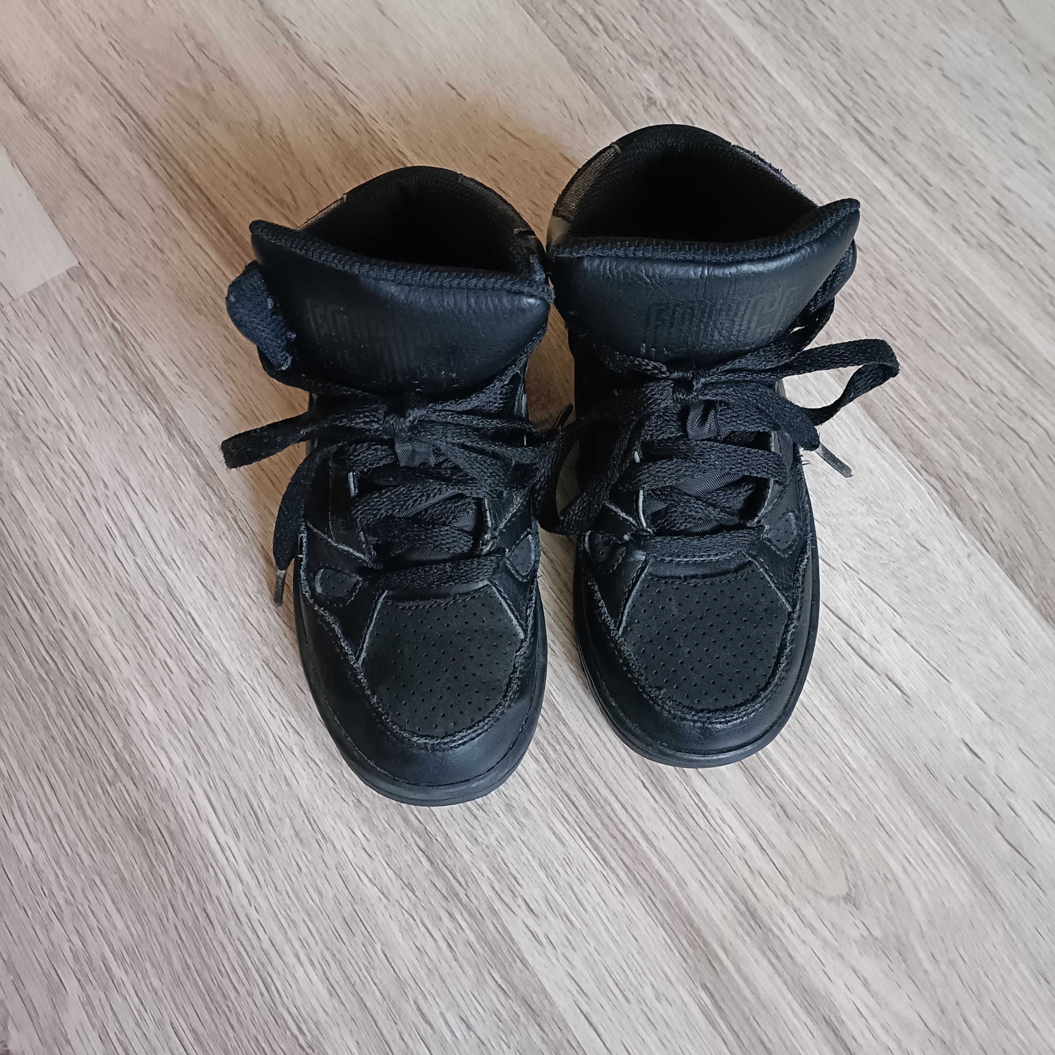 Buty sportowe oryginalne Nike dla chłopca r.27,5