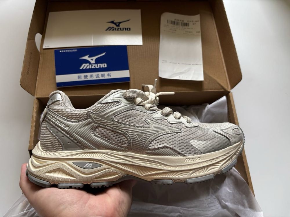 Mizuno Racer S White Metallic Silver