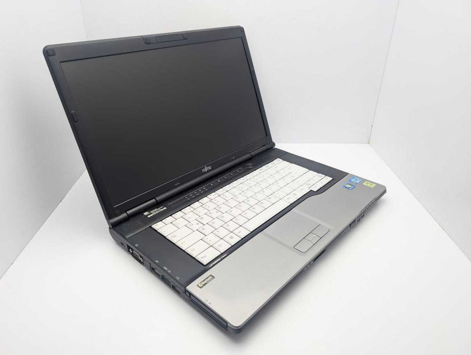Fujitsu S752: Intel i3-3320M HDD:500gb RAM:6gb Intel HD Graphics 15.6