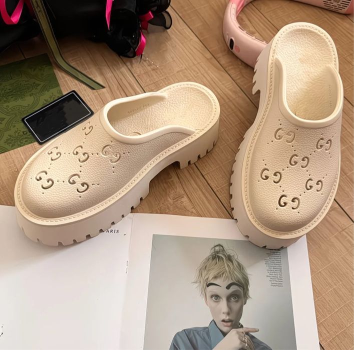 Стильні тапки гуччі