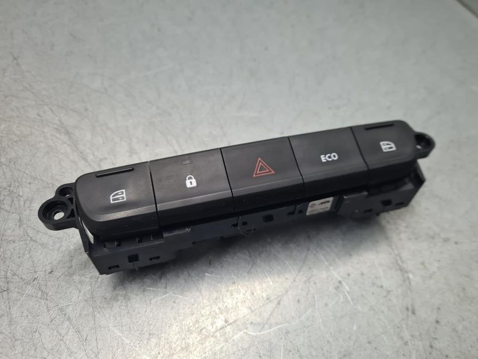 Botão / interruptor 4 piscas DACIA Spring