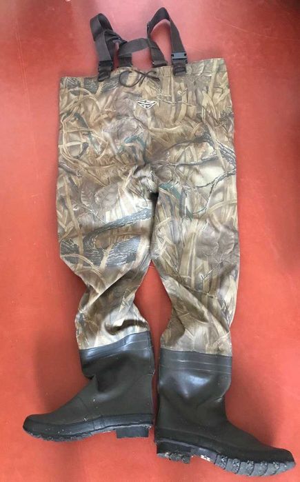 Продам рыбацкий резиновый комбинезон , размер 52-54, размер ноги 42-44