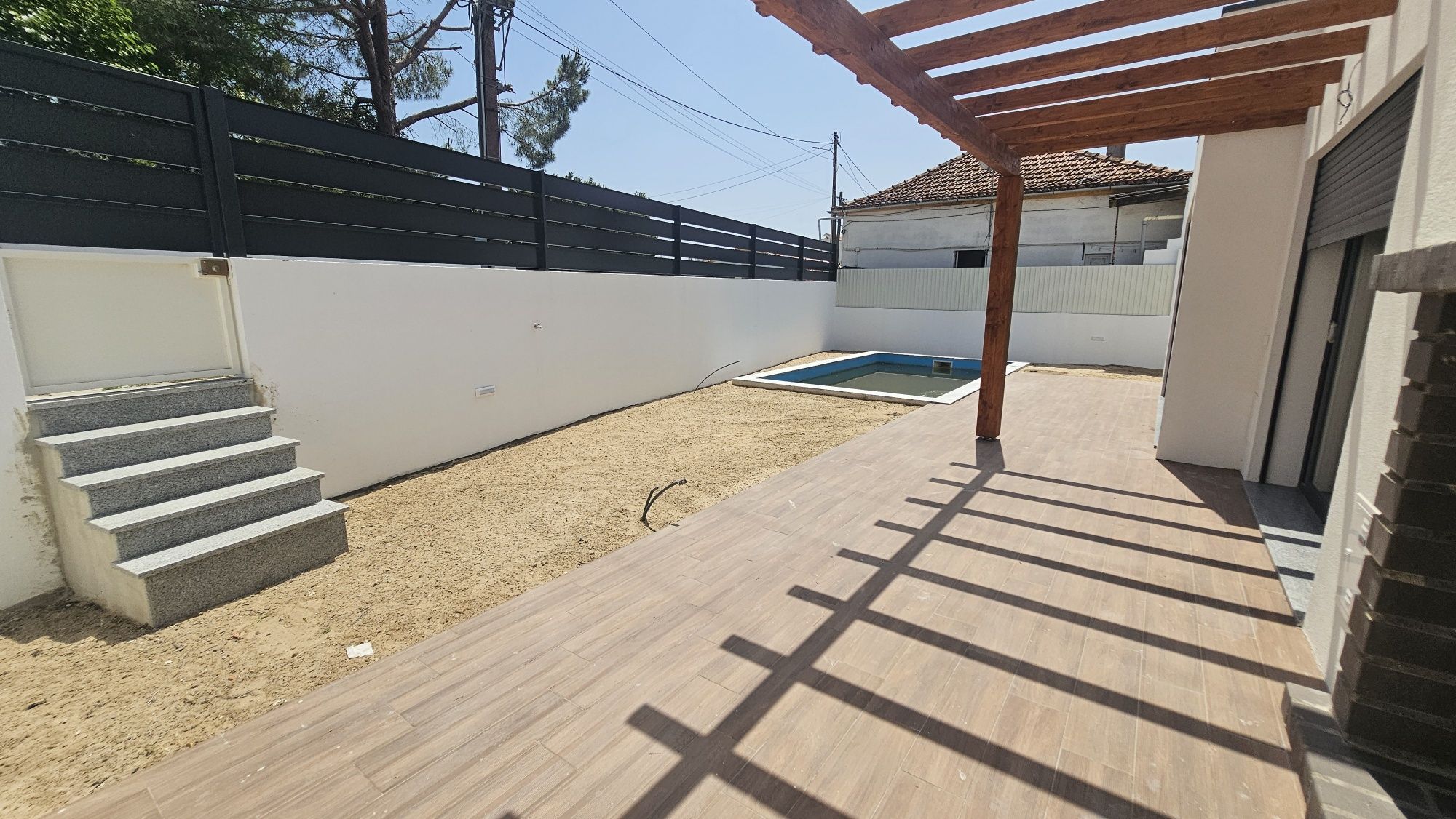 Moradia T4 nova térrea isolada Azeitão