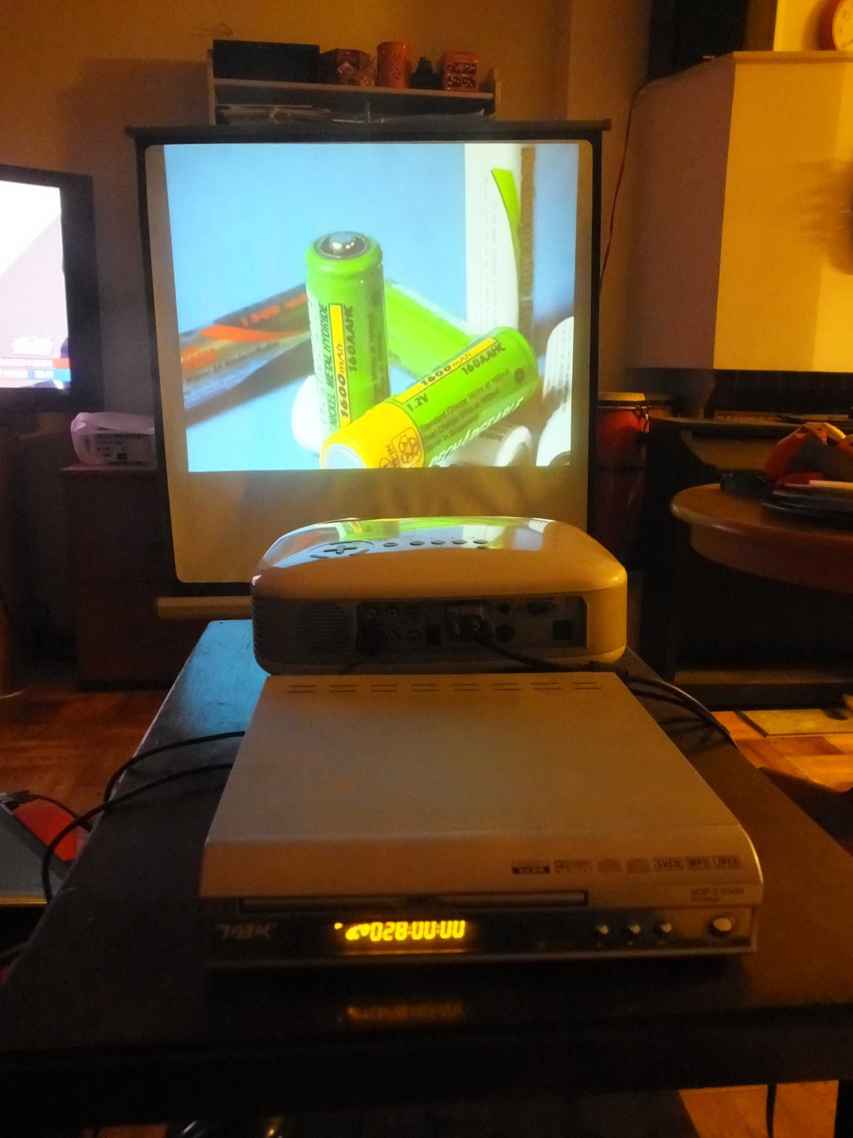Projektor NEC + DVD