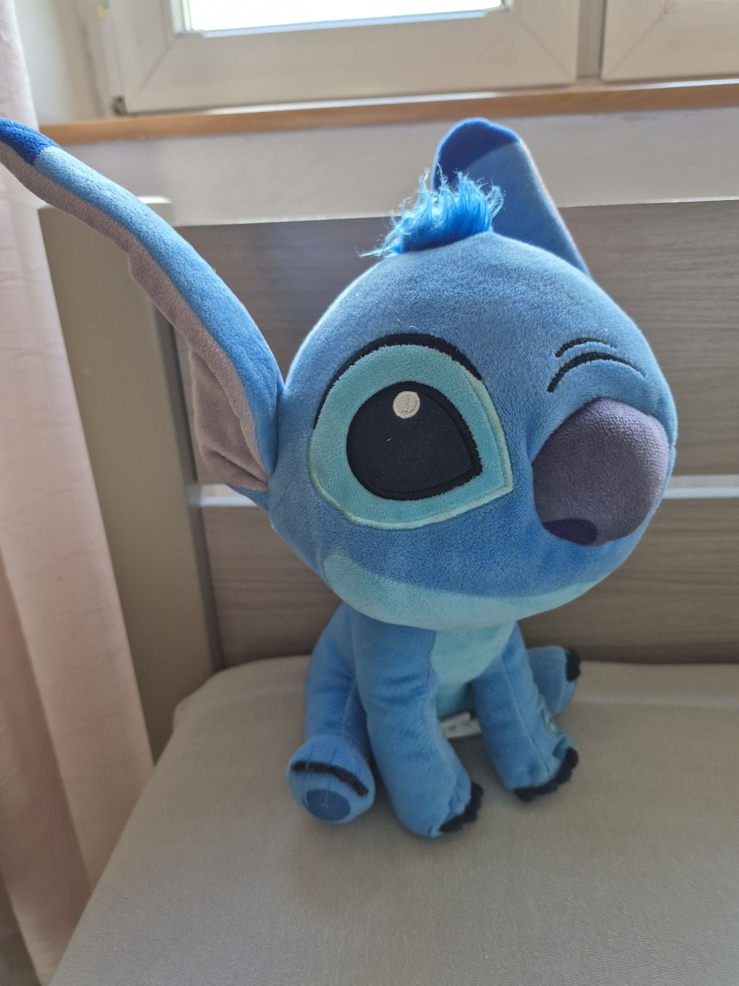 Stich maskotka muzyczna  z bajki Lilo i Stich 32 cm.