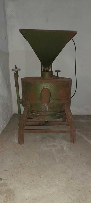 Moinho de milho, impecável.