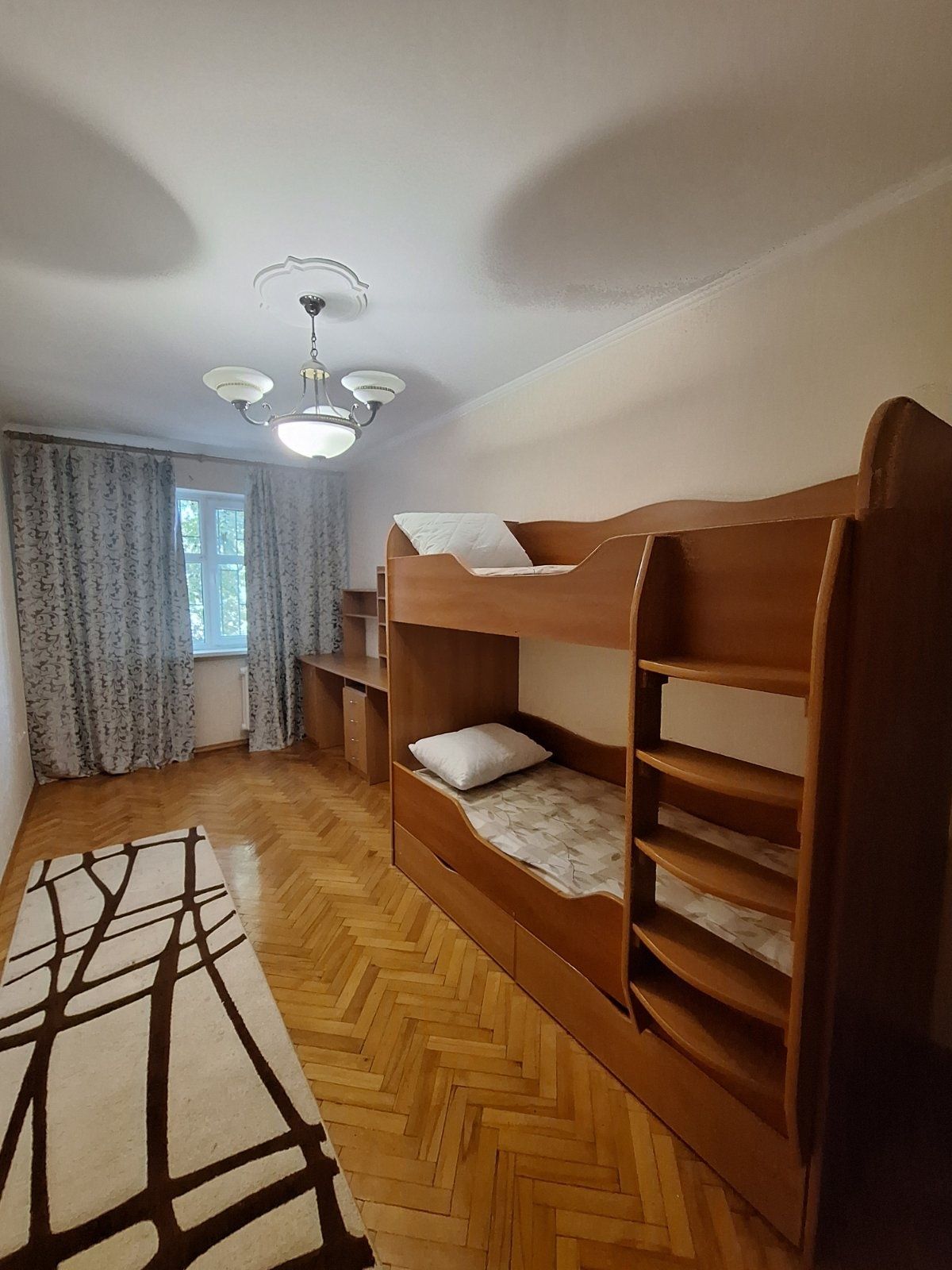 Сдам красивую 3к.Космонавтов/Ген.Петрова Черемушки