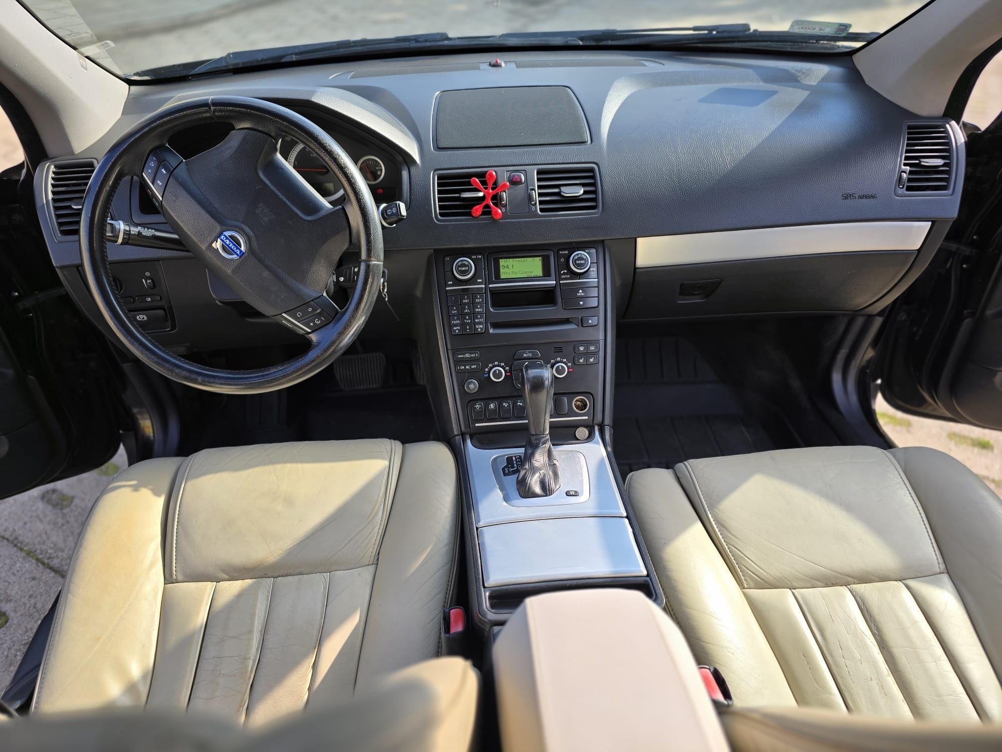 Xc90 polski salon