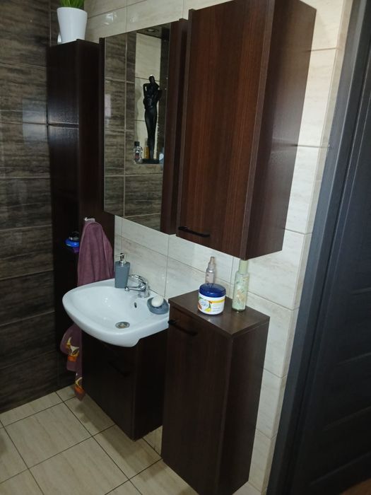 Meble łazienkowe z umywalką