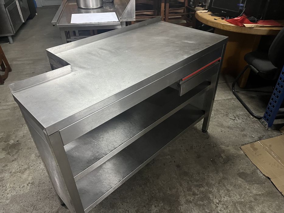 Escaparate bancada em aço inox com gavte e prateleiras