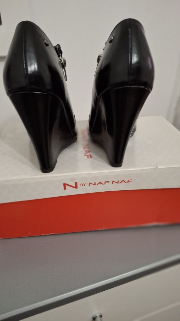 Sapatos c/cunha t. 37