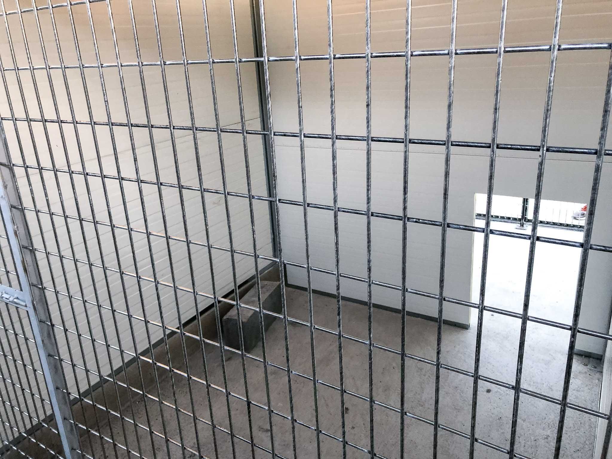 Canil Profissional Modular 8 Boxes | Aço Galvanizado + Chapa Isolada
