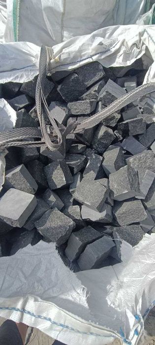 Бруківка гранітна колота габбро