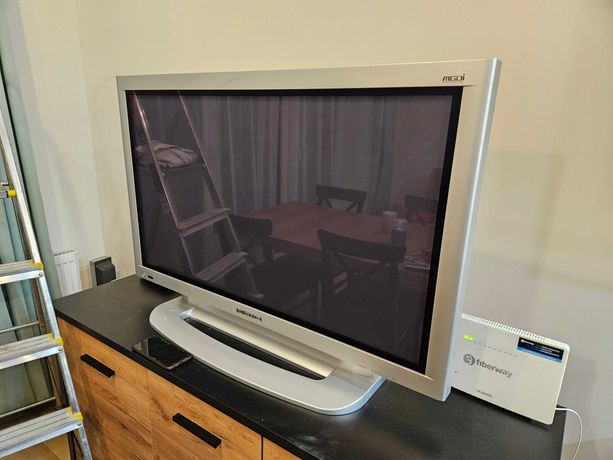 Telewizor 42" Daewoo z głośnikami