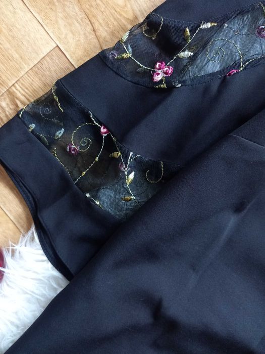 Сукня прямого крою з вишивкою plus size