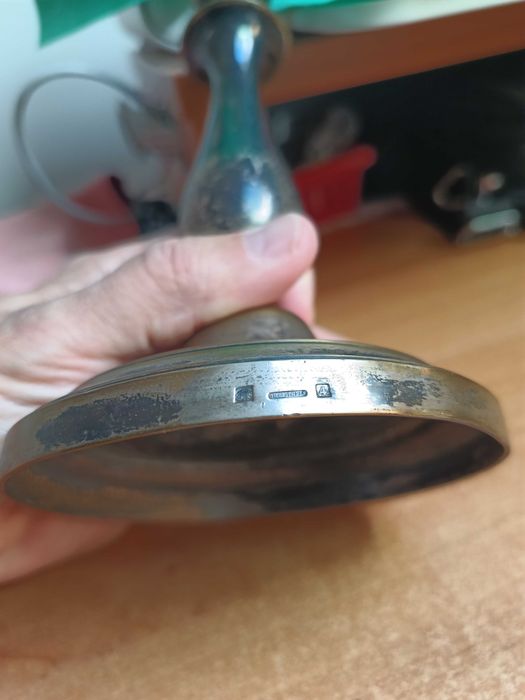 Para starych, francuskich świeczników firmy Christofle.