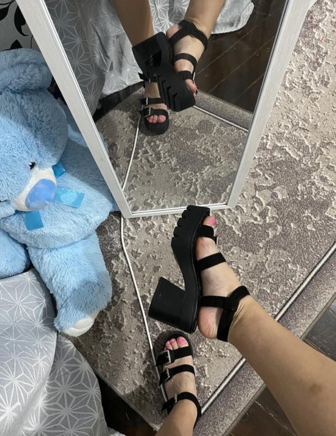 Босоножки Bershka в стиле панк на масивной подошве гранж.
