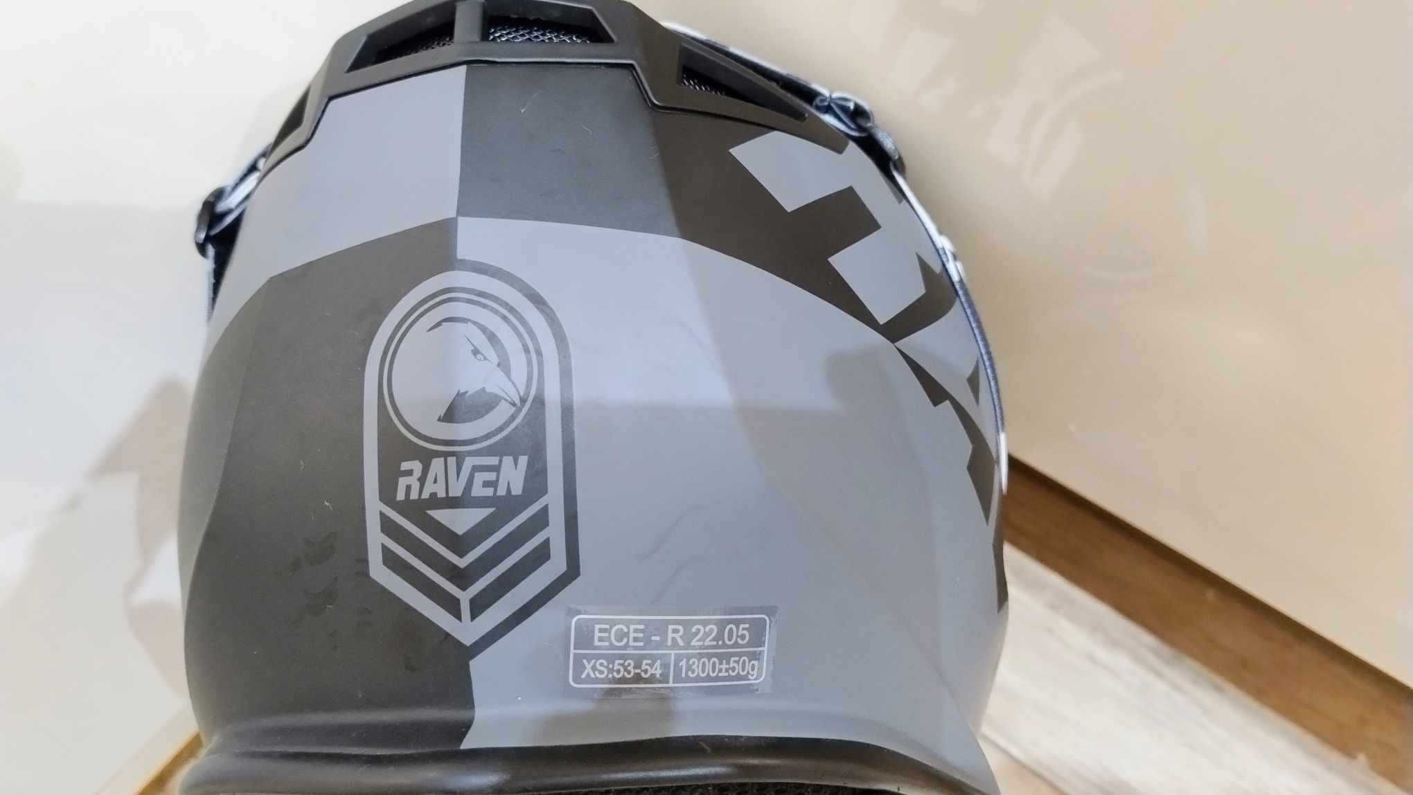 kask Raven w rozmiarze XS z goglami