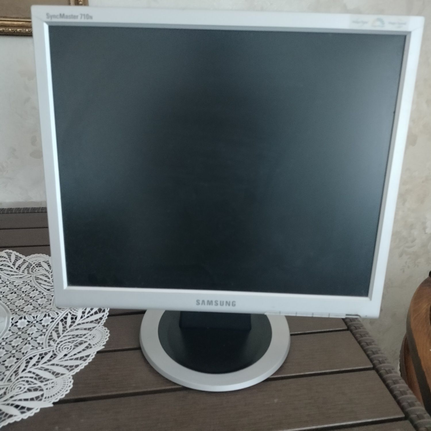Продаю монітор Samsung 710N
