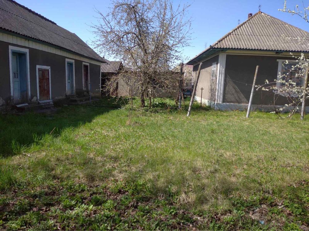 Продаю хату з великою територією