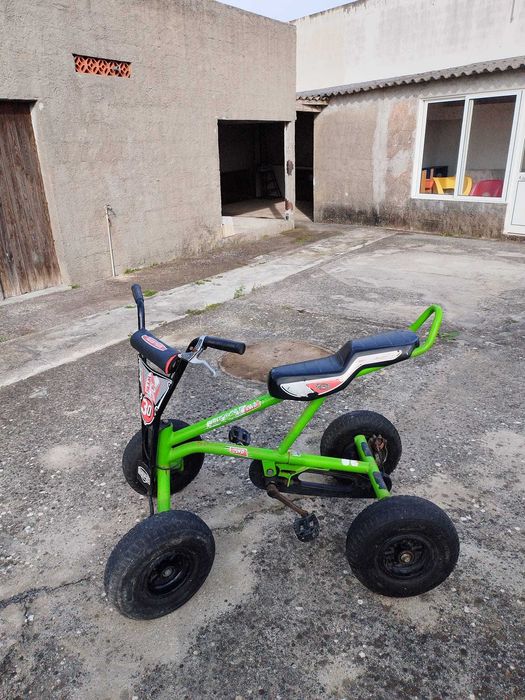 Moto 4 Berg a pedais para jovem a partir dos 10 anos