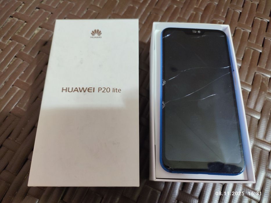Смартфон Huawei P20 lite