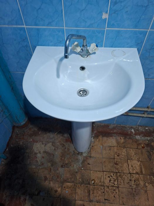 Продам умивальник з ніжкою