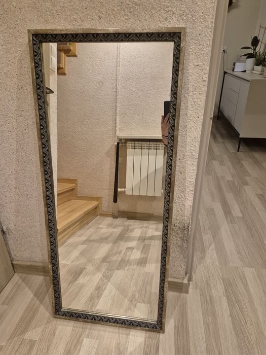 Lustro w ozdobnej ramie
