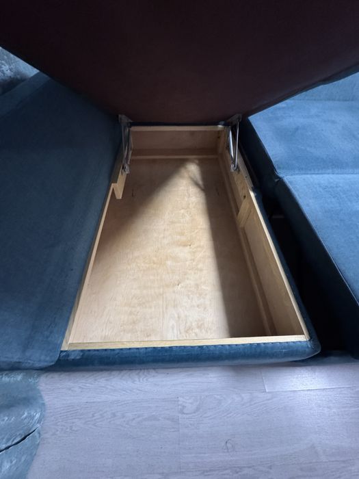 Диван кутовий ( смарагдового кольору)