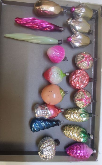 Скляні ялинкові іграшки в асортименті