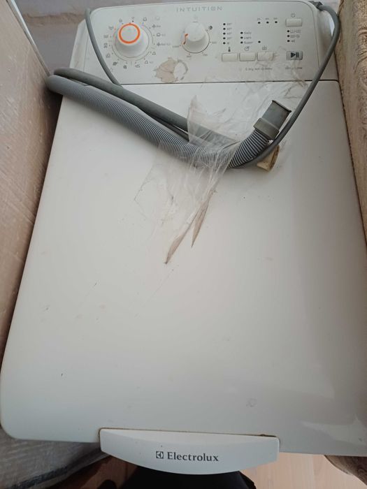 Pralka Electrolux wąska wkładana od góry 40