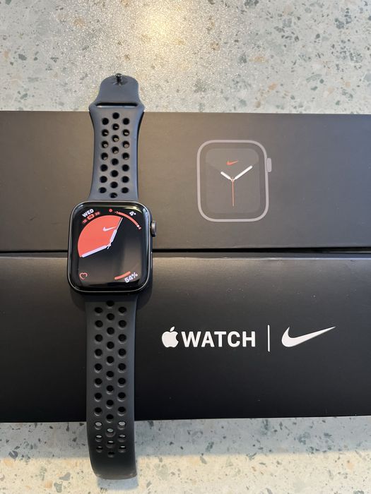 Apple Watch SE 44mm Midnight Nike Edition