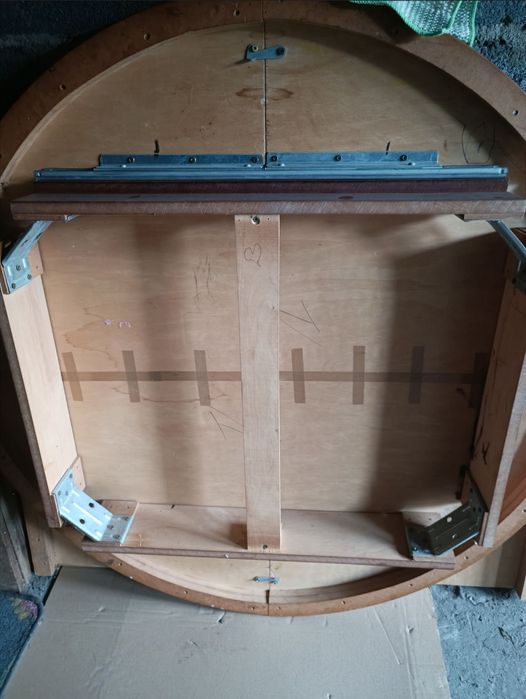 Stół okrągły z 4 krzesłami