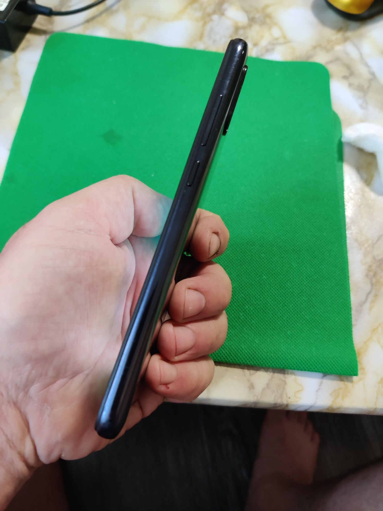 Xiaomi Mi A3 4/64 стан чудовий без блокувань батарея тримає довго