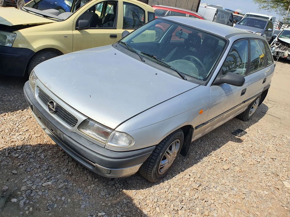 opel astra F 1.6 8v Z16SZ silnik skrzynia sanki belka przód tył wahacz zacisk zwrotnica maglownica