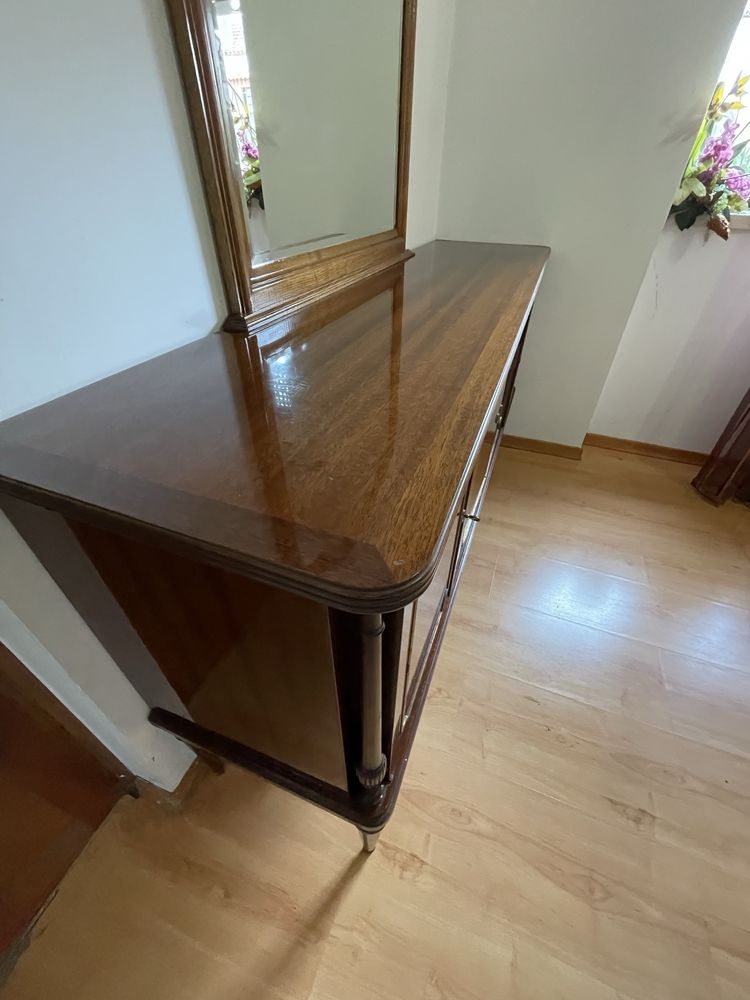 Moveis de sala jantar aparador com espelho e mesa de jantar