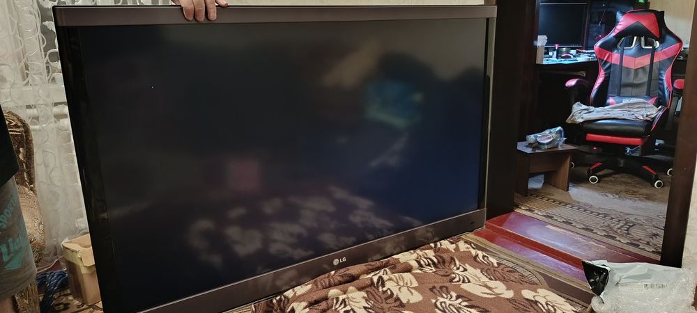 Продам телевізор LG 42 дюйми під відновлення або на запчастини