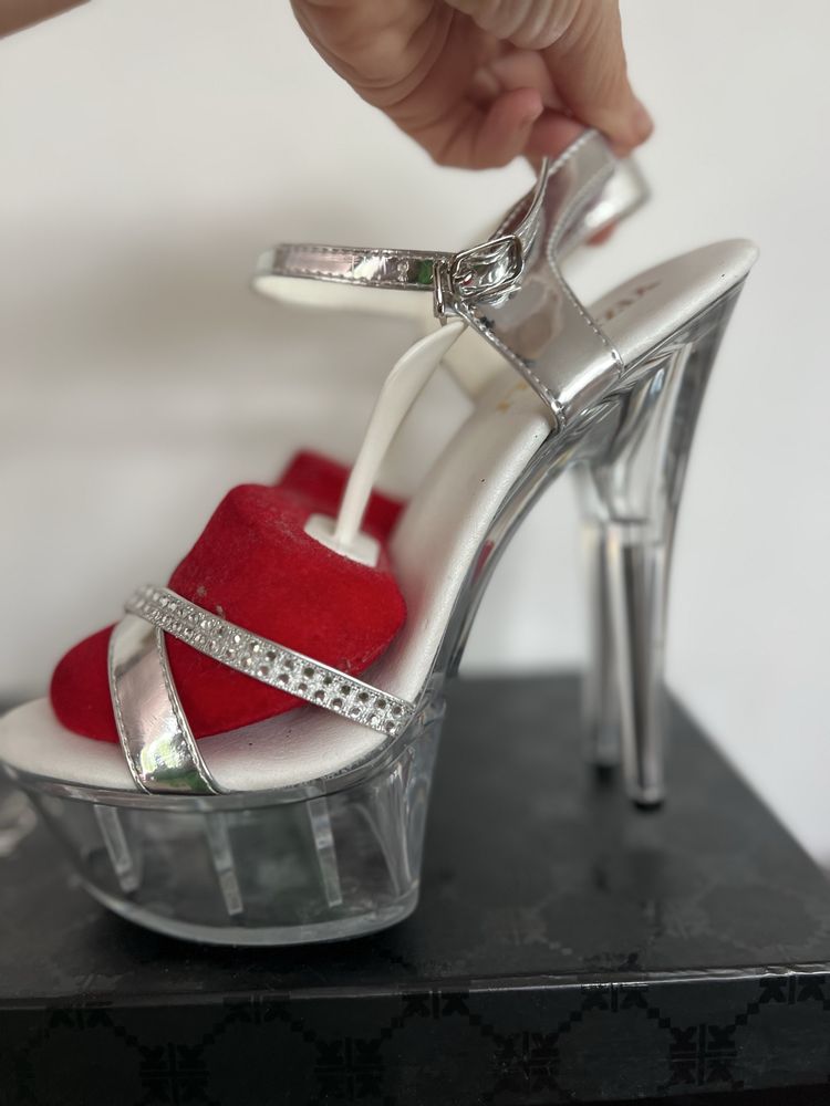 Bardzo wysokie platformy szpilki 37 przezroczyste 16 cm dance