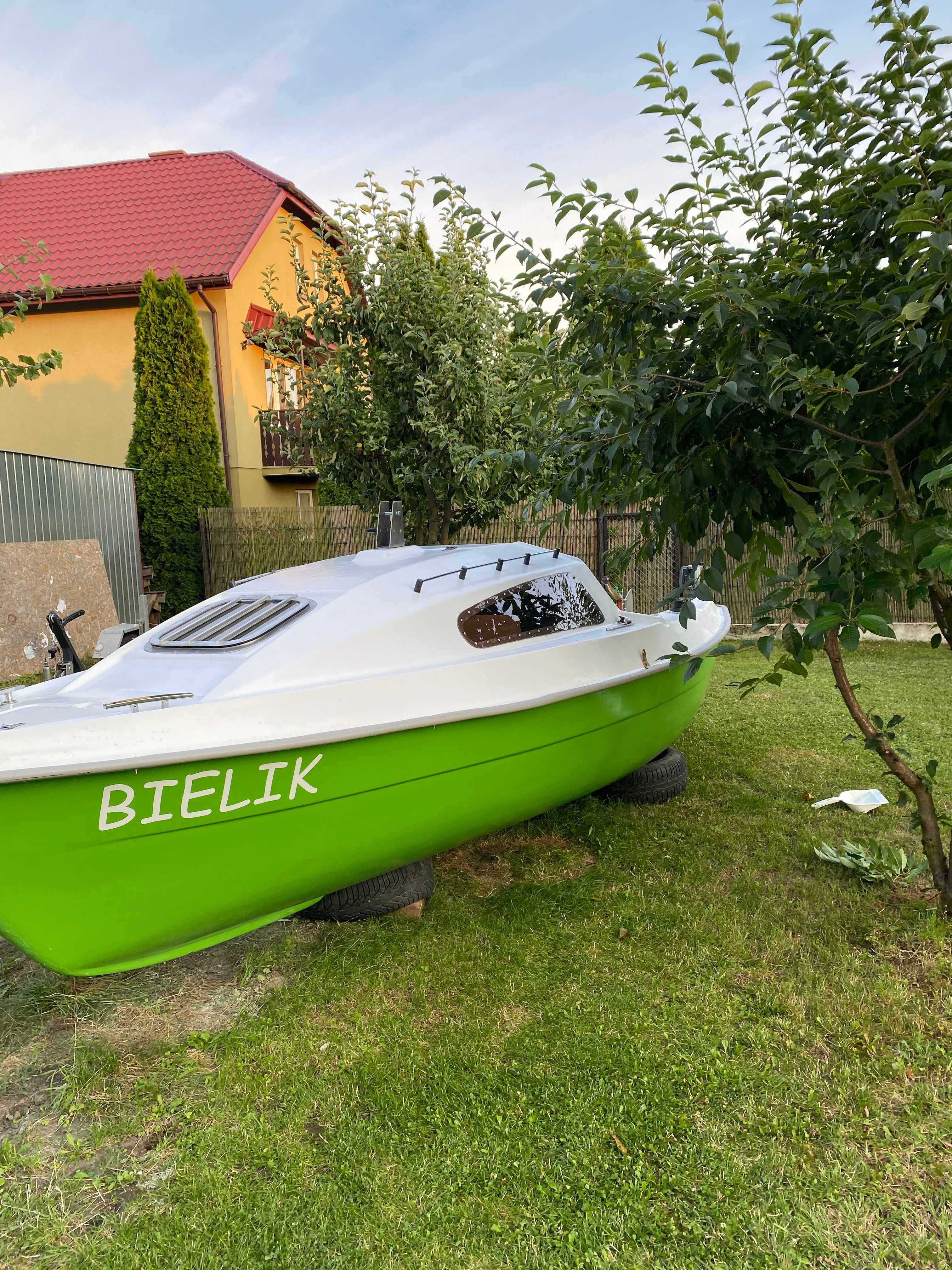 Jacht żaglówka Bez 4