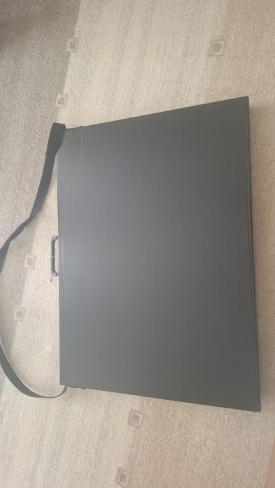 Teczka na rysunki firmy Leniar dla papieru B2 i narzędzia rysownicze